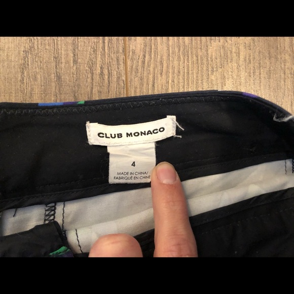 Club Monaco Shorts - Picture 2 of 4